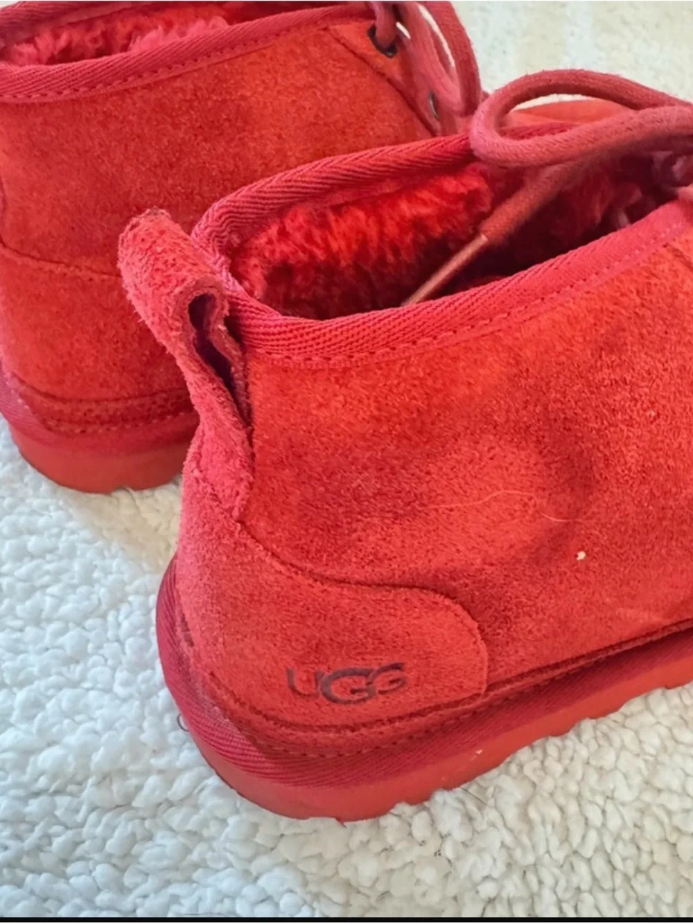 UGG chic red
